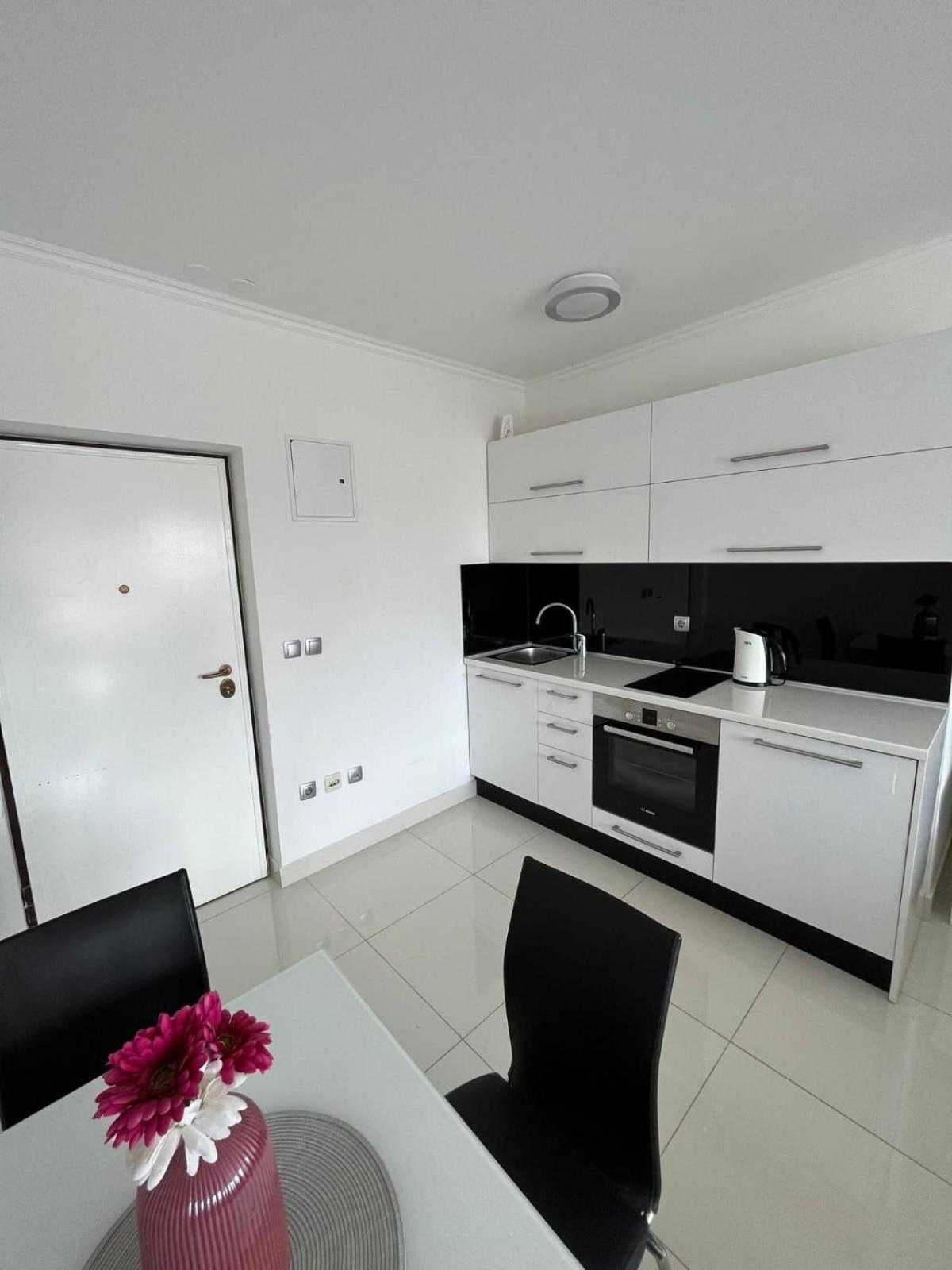 Apartment Bellissima By The Sea