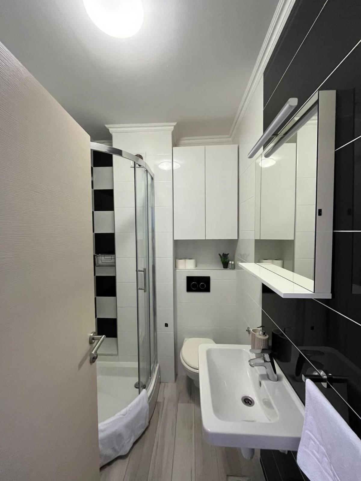 Apartment Bellissima By The Sea Makarska